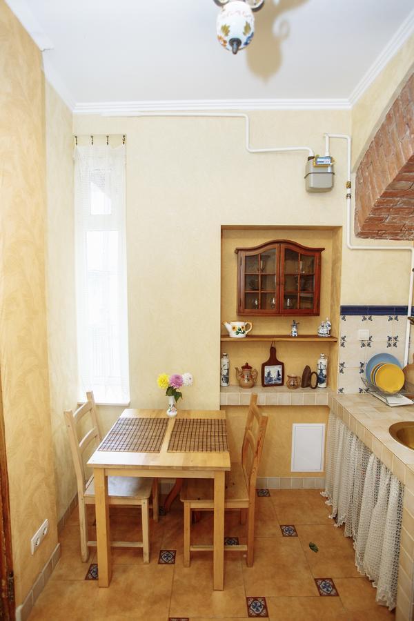 Apartamento Halytska Leópolis Exterior foto